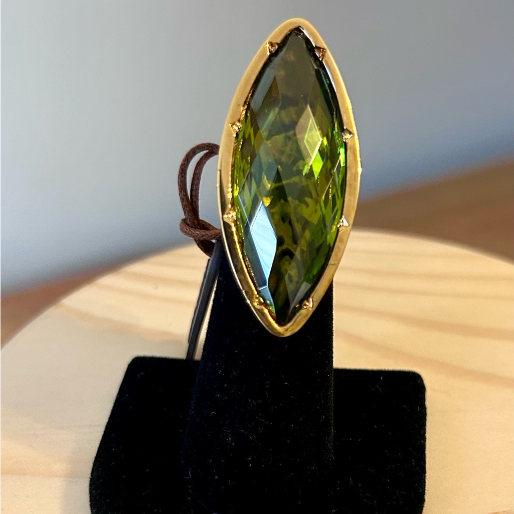 Rebecca Statement Ring Green Peridot Diamond-Shaped Stone 195$
